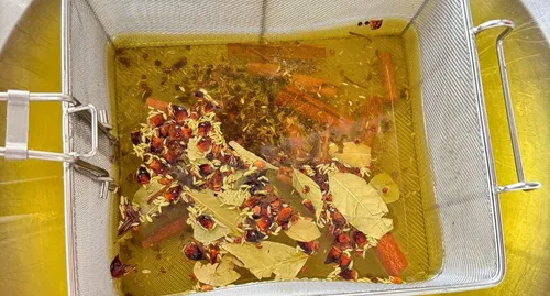 Chiết xuất tinh dầu thơm – Bí quyết tạo nên “linh hồn” của sa tế Fovi